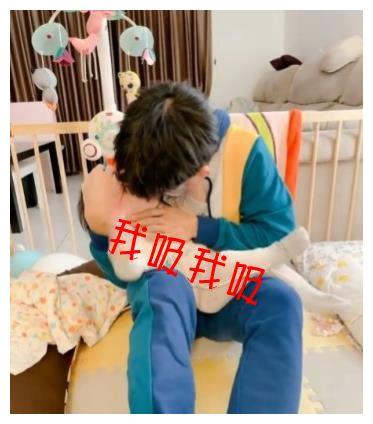 同样是父爱 用嘴给女儿吸鼻涕 张恒来学学怎么做父亲休闲区蓝鸢梦想 - Www.slyday.coM 同样是父爱 用嘴给女儿吸鼻涕 张恒来学学怎么做父亲休闲区蓝鸢梦想 - Www.slyday.coM