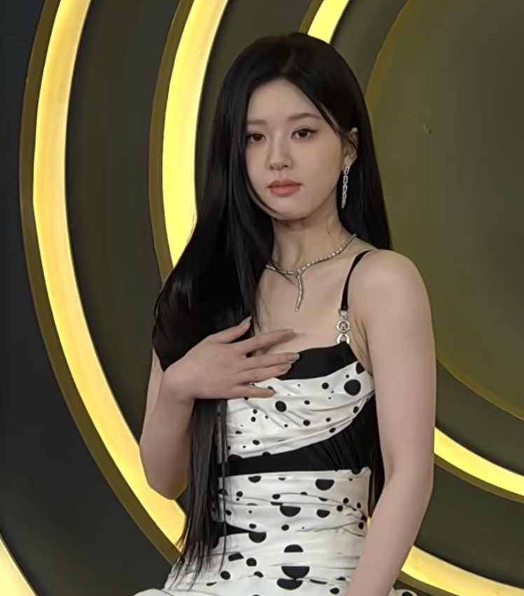 这一晚,众女星放开了各种秀,真空上阵一览无余,娜扎艳压四方|古力娜扎|事业线|化妆|妆容|葫芦_新浪娱乐_新浪新闻
