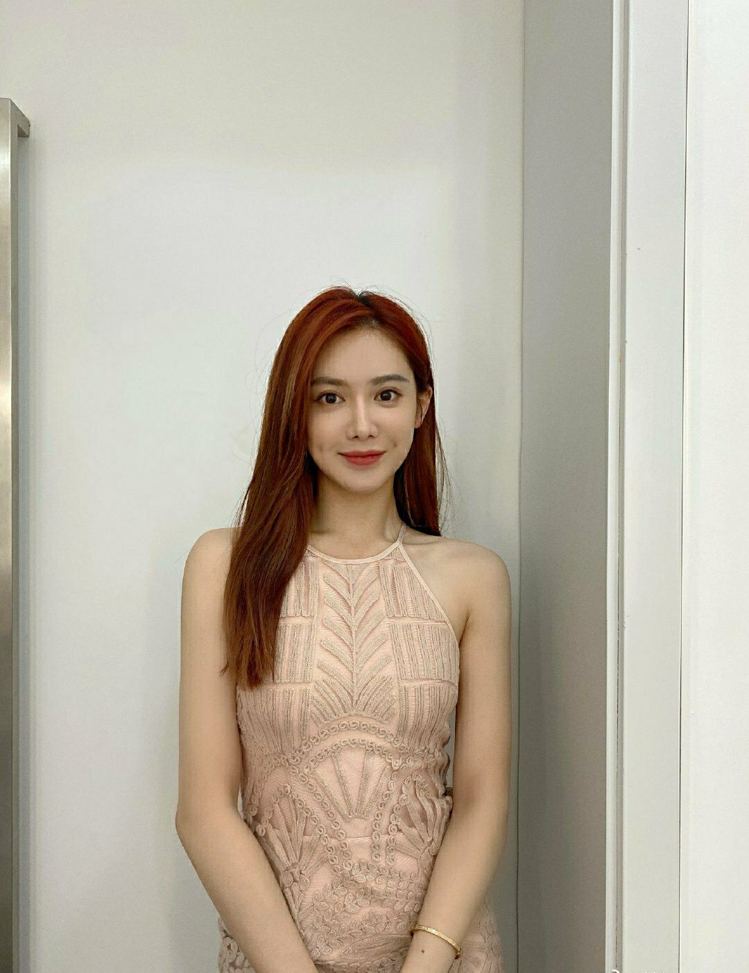 美娜作为资深腾讯nba女主播之一,美娜的偶像是詹姆斯.