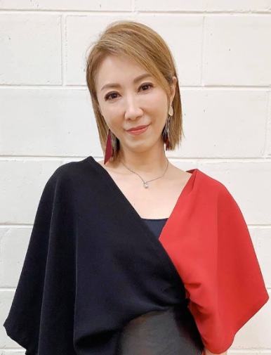 53岁李翊君近况曝光与大17岁老公结婚22年一脸冻龄幸福恩爱