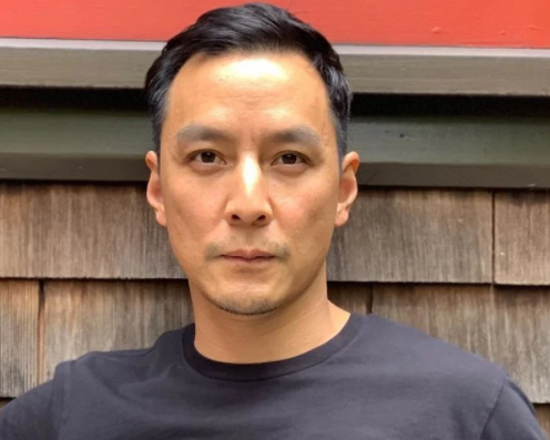47岁吴彦祖晒与老婆合照发福变胖发际线后移男神形象全无