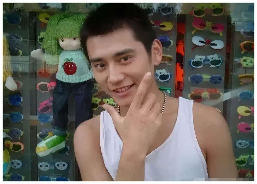 一个头两个大!钱枫发福对比王一博太惨烈,年轻时气质胜过小鲜肉