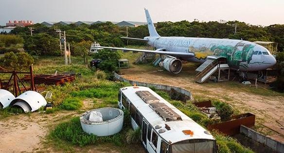 野外"废弃"的飞机意外走红,成了游客打卡的热门景点