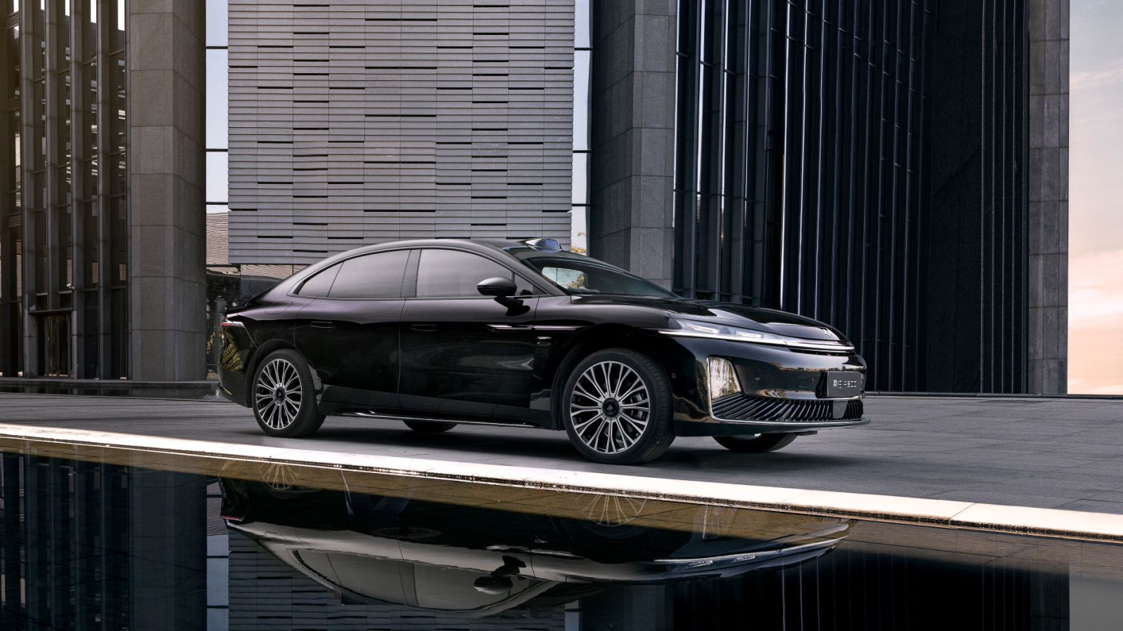 豪华进阶+华为全家桶！昊铂A800补贴后16.48万元起上市