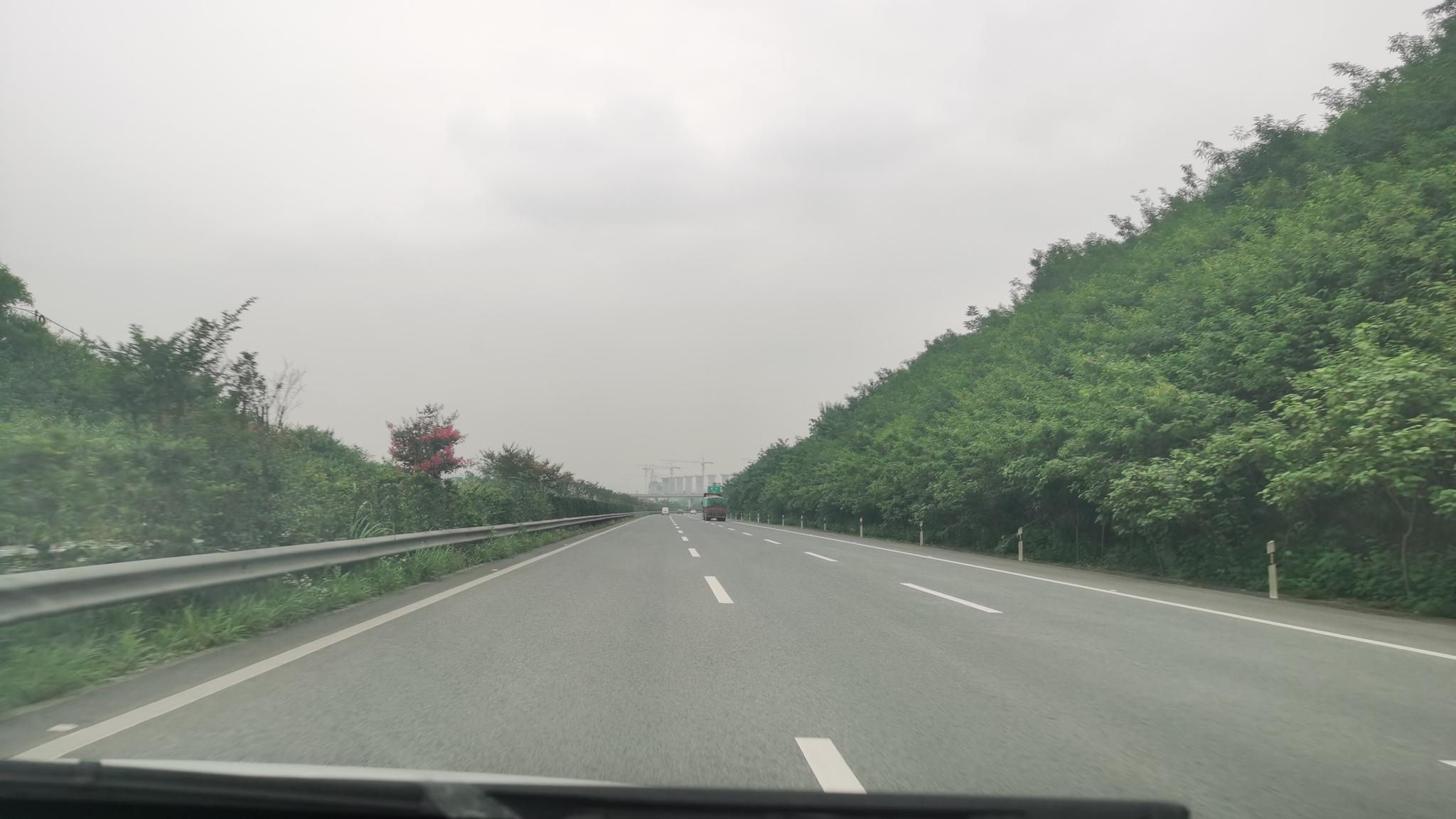 华为5g新手机摄影系列:阴天的高速路上怎么样