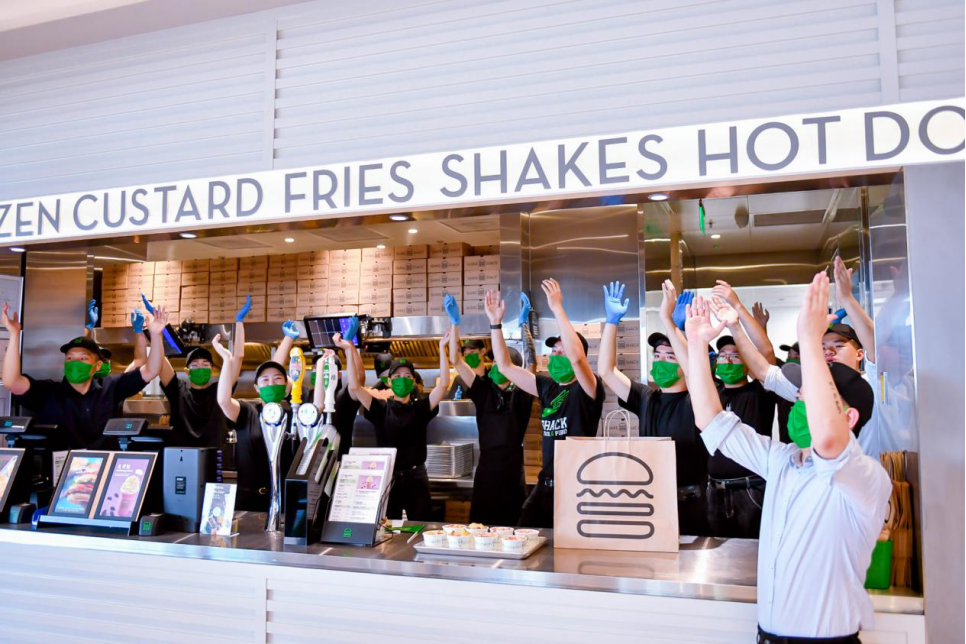 shakeshack中国宠物友好20体验店前滩太古里店开启试运营
