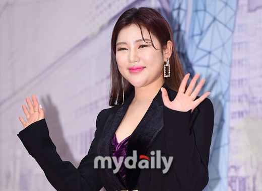 韩国歌手宋佳人将举行首场个人晚宴秀