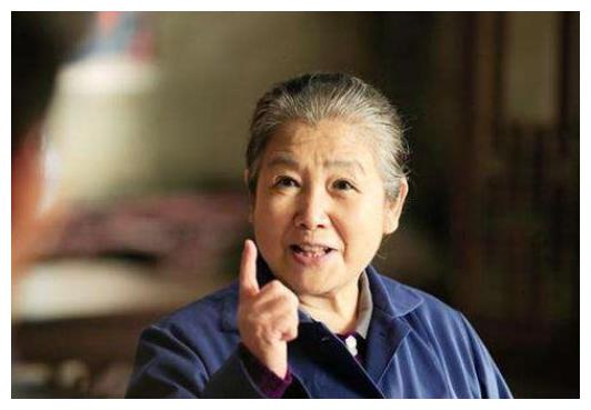 因演胖菊子走红,和丈夫恩爱51年,李文玲76岁过成这样