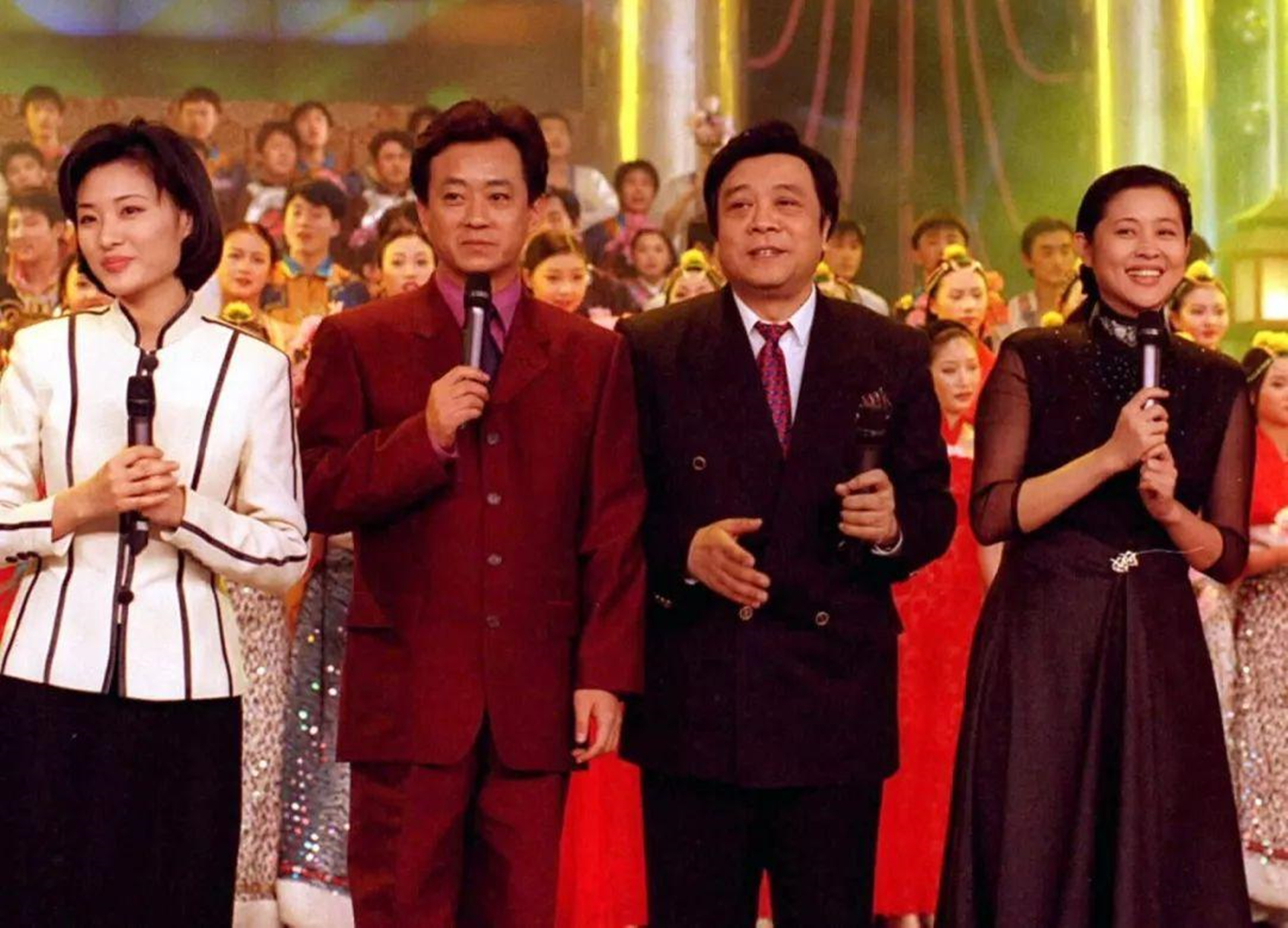 这一时期,是央视春晚的初创期,大概是从1983年到1990年.