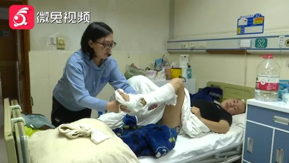 贵阳一外卖骑手逆行把人撞骨折！外卖员：送餐快超时了休闲区蓝鸢梦想 - Www.slyday.coM