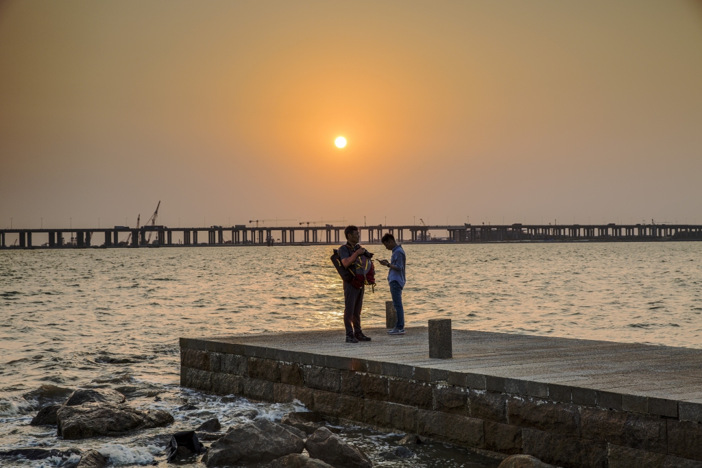 固戍码头掠影站在观海平台赏日落感受海天一色