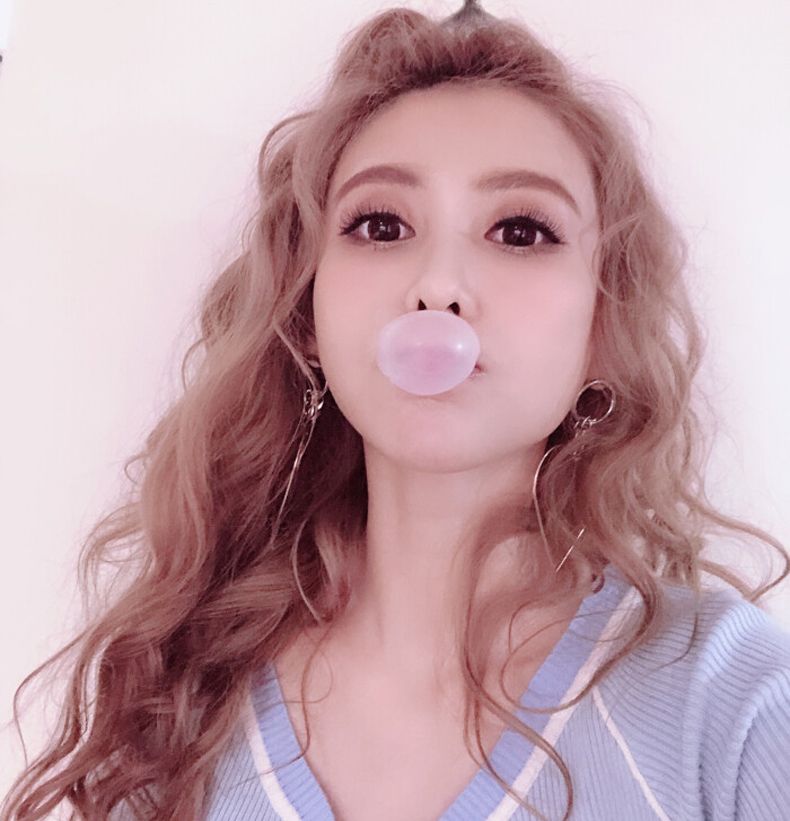 简恺乐:一个有点神似邱淑贞的颜值网红美女