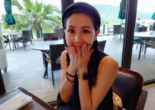 谭俊彦拿视帝后首现身片场开工庆生妻子任祉妍惊喜现身