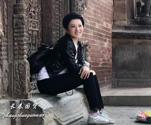 "小婉君"金铭素颜近照曝光,端庄文静气质好,至今40岁单身未嫁