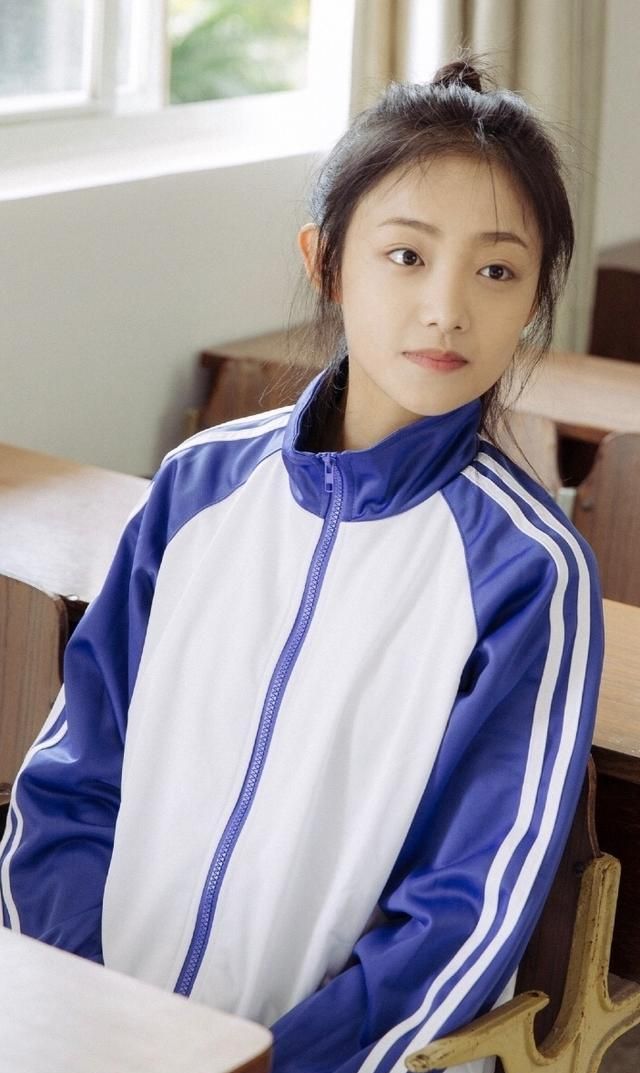 吴佳怡美照分享穿上学生装的她简直毫无违和感太清纯了