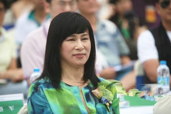 中国冬奥首银8块小碎骨坐着轮椅回国叶乔波的励志故事