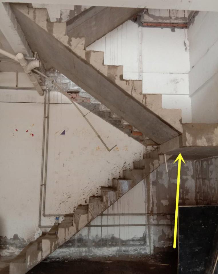 装楼梯时这两种材质选错,相当于丢了家里"脸面"|楼梯|斜梁|复式楼