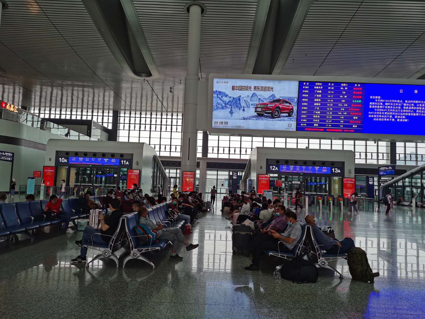 疫情中的高铁站是这样的,华为5g新手机实拍