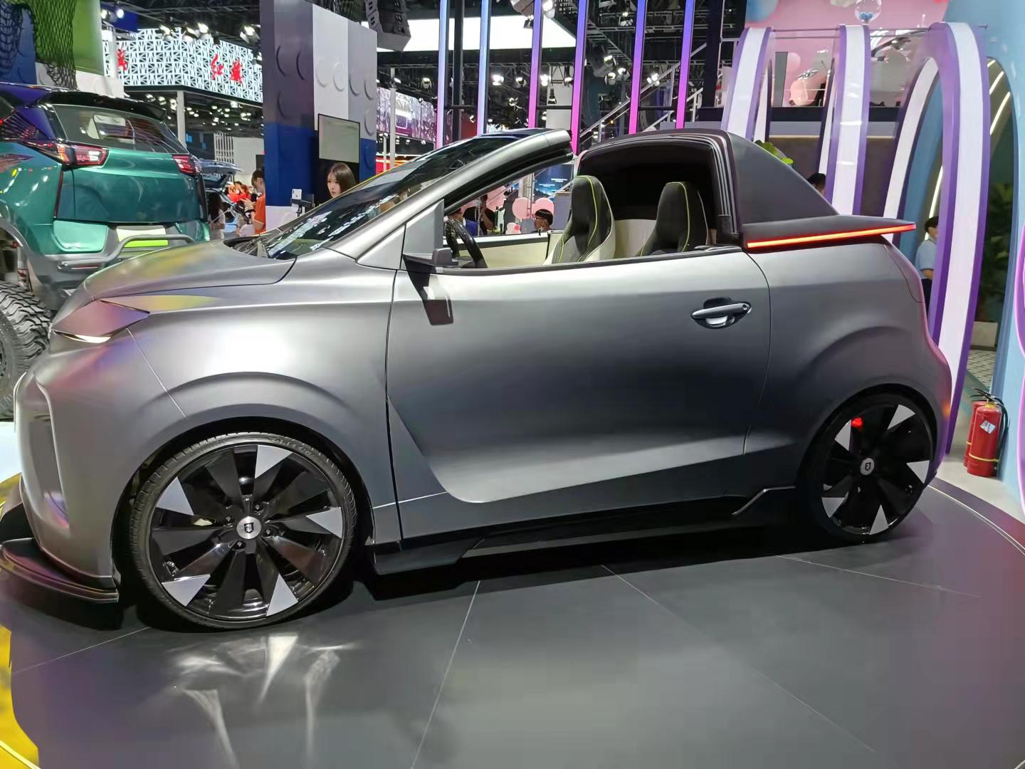 小蚂蚁敞篷跑车大脚蚁硬派越野同台竞技