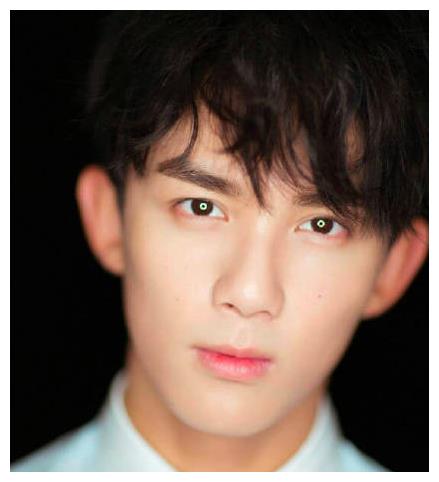 吴磊是一位童星出道的男演员,从小火到大,出演过很多经典影视作品