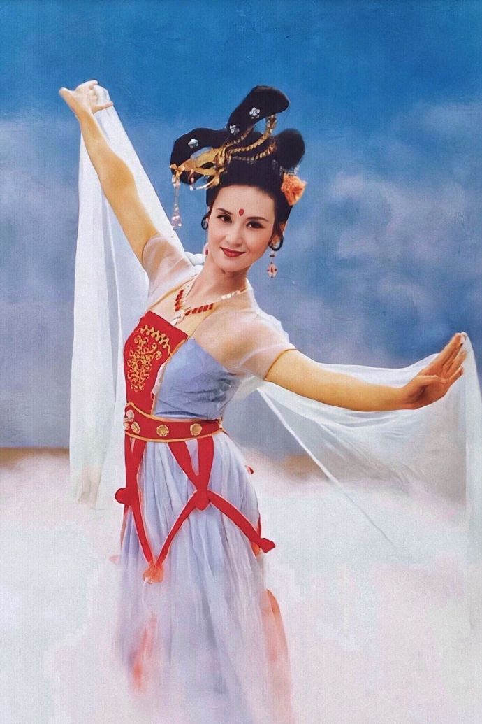 她是最经典的嫦娥,一生只演过这一个角色,却被观众记了三十多年