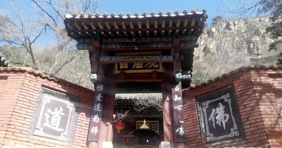 游北岳恒山看恒山春色 前山庙宇道观多 后山够惊险 财经头条