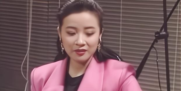 而《海马歌舞厅》讲述了坐落在国际化大都市北京一隅的海马歌舞厅