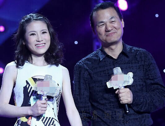 男歌星36岁时恋上9岁女孩,苦等10年娶其为妻,婚后幸福甜蜜|张行|尹旎