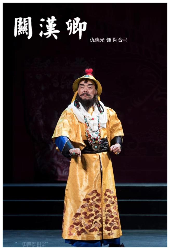 艺术剧院演员,国家一级演员,中国戏剧家协会会员,中国电影家协会会员