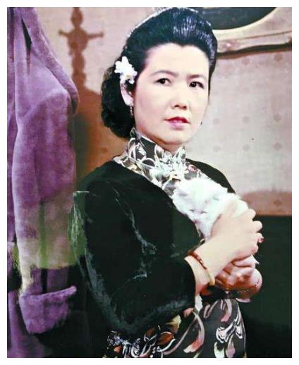 后来《四世同堂》剧组导演找到了她.