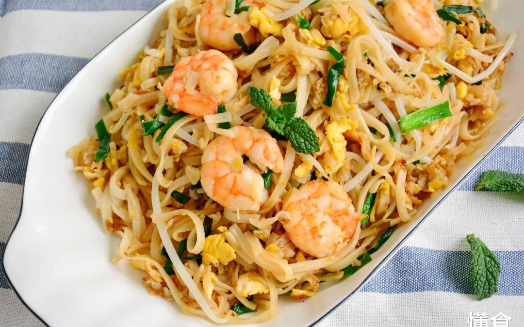 虾仁鸡蛋炒河粉:夏季来一碗,爽滑劲道,鲜香味美,好吃到舔盘_高清图集