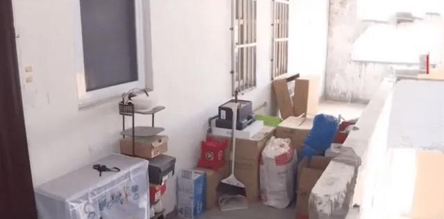 邻居门口装监控,女子怀疑被拍反遭怒怼:先管好你自己!休闲区蓝鸢梦想 - Www.slyday.coM 邻居门口装监控,女子怀疑被拍反遭怒怼:先管好你自己!休闲区蓝鸢梦想 - Www.slyday.coM