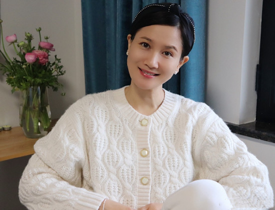 侯勇44岁前妻近照曝光,五官精致皮肤白皙少女感十足|潘雨辰|侯勇|近照