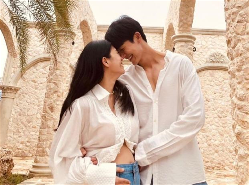 泰剧女神Aff带女儿看望Push夫妇,却引来前夫宋干爸爸的担忧休闲区蓝鸢梦想 - Www.slyday.coM 泰剧女神Aff带女儿看望Push夫妇,却引来前夫宋干爸爸的担忧休闲区蓝鸢梦想 - Www.slyday.coM