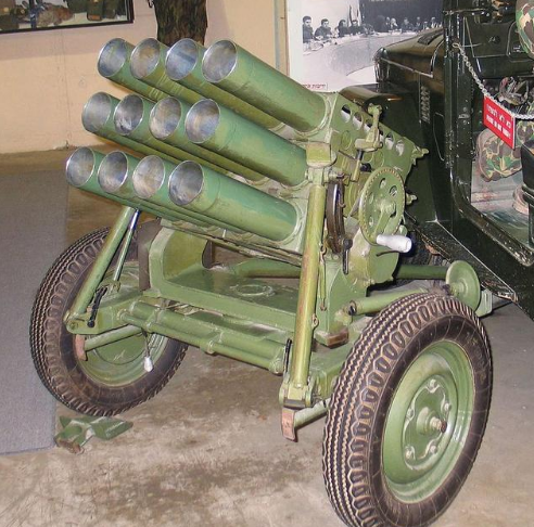 63式107毫米牵引火箭炮还有一点就是关于"107火箭弹可以不用炮管,随便