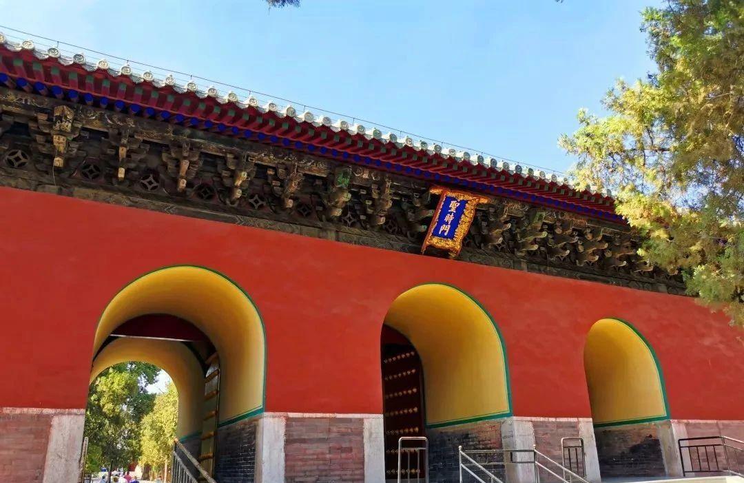 红墙黄瓦琉璃顶,带着你走进曲阜孔庙