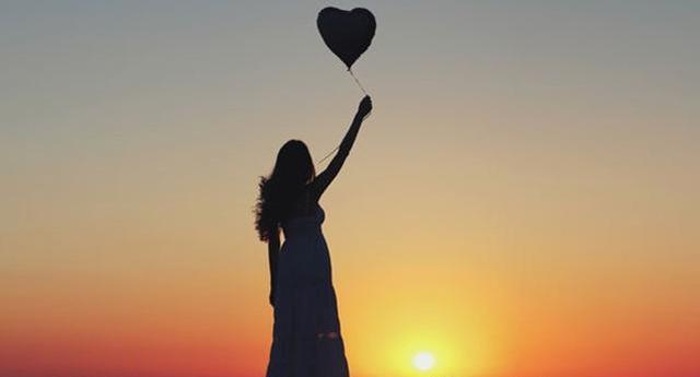 父亲生病后女子回家照顾，半夜听到厨房有动静，悄悄起身后懵了休闲区蓝鸢梦想 - Www.slyday.coM