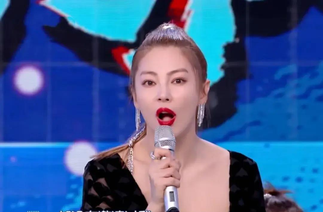 张雨绮主持快本聒噪不已多次打断嘉宾说话何炅都圆不了场