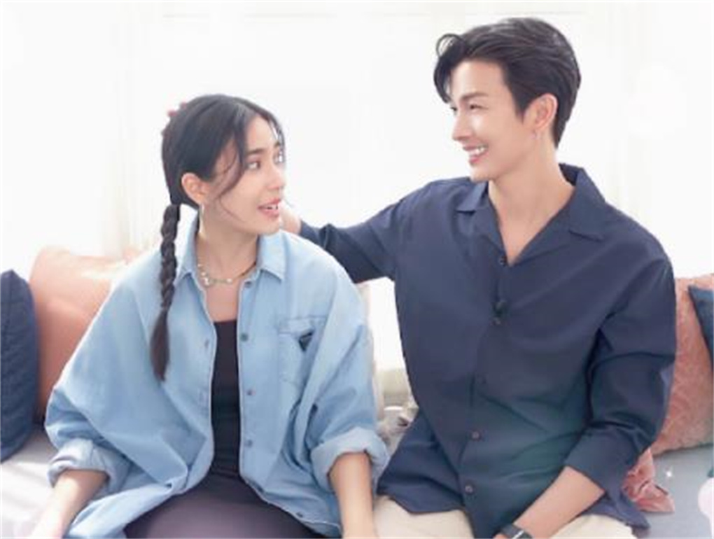 泰剧女神Aff带女儿看望Push夫妇,却引来前夫宋干爸爸的担忧休闲区蓝鸢梦想 - Www.slyday.coM 泰剧女神Aff带女儿看望Push夫妇,却引来前夫宋干爸爸的担忧休闲区蓝鸢梦想 - Www.slyday.coM