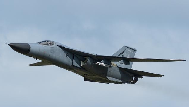 f111战机飞行表演中可以喷火而其他大部分飞机就不太行