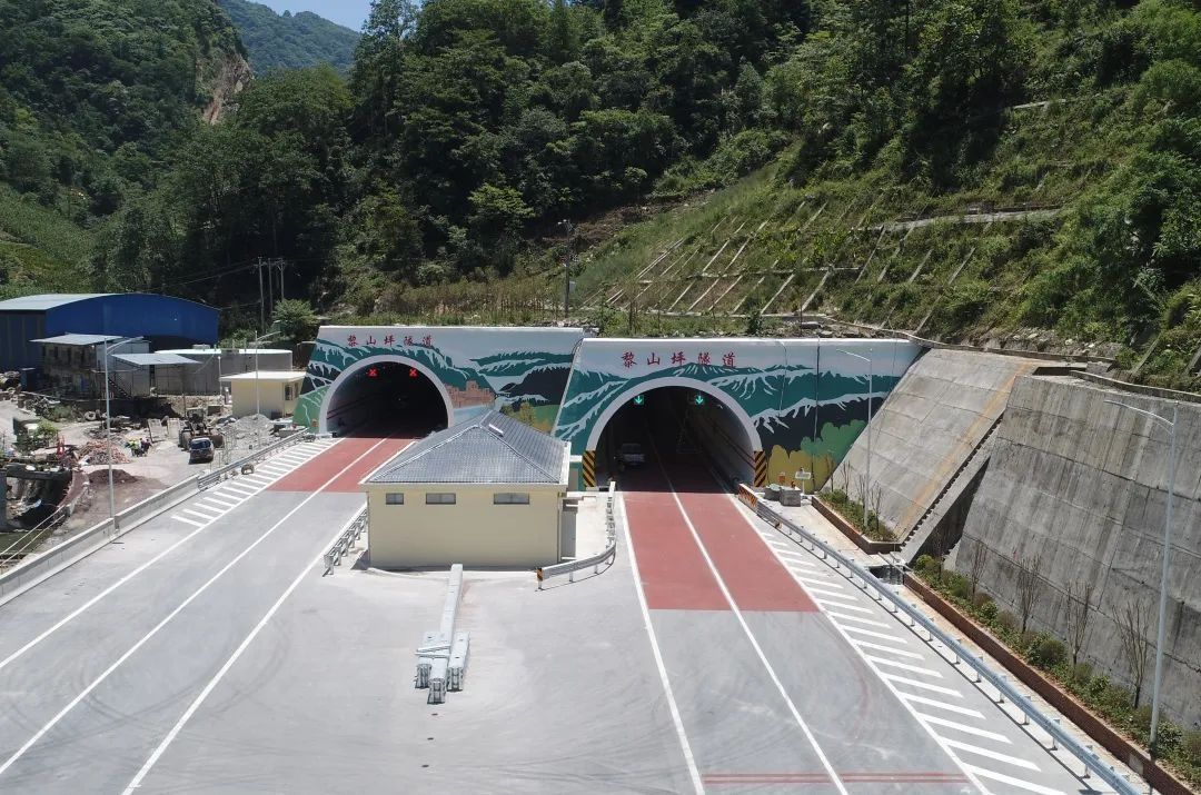 "最窄县城"首条高速公路通车|青龙|盐津县|县城_新浪新闻