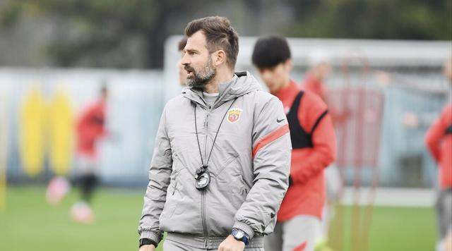 补强了三位本土新援入队,两人已锁定了主力|杜佳|上港|李昂_新浪新闻