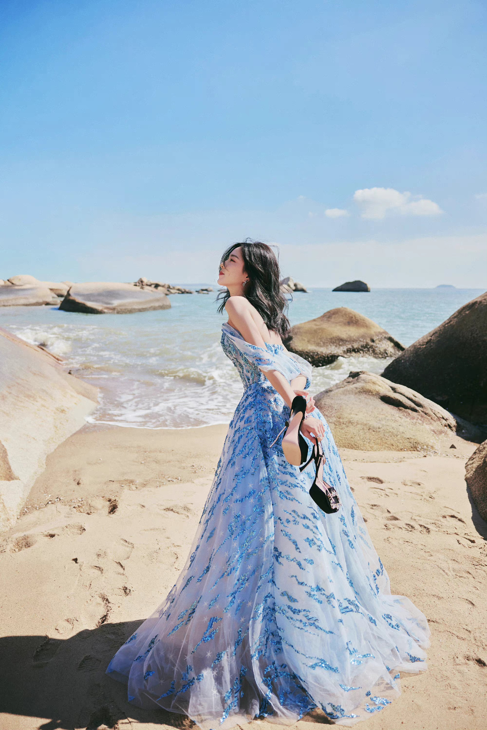 庄达菲海边浪漫写真蓝色纱裙美丽灵动治愈笑容温柔甜美