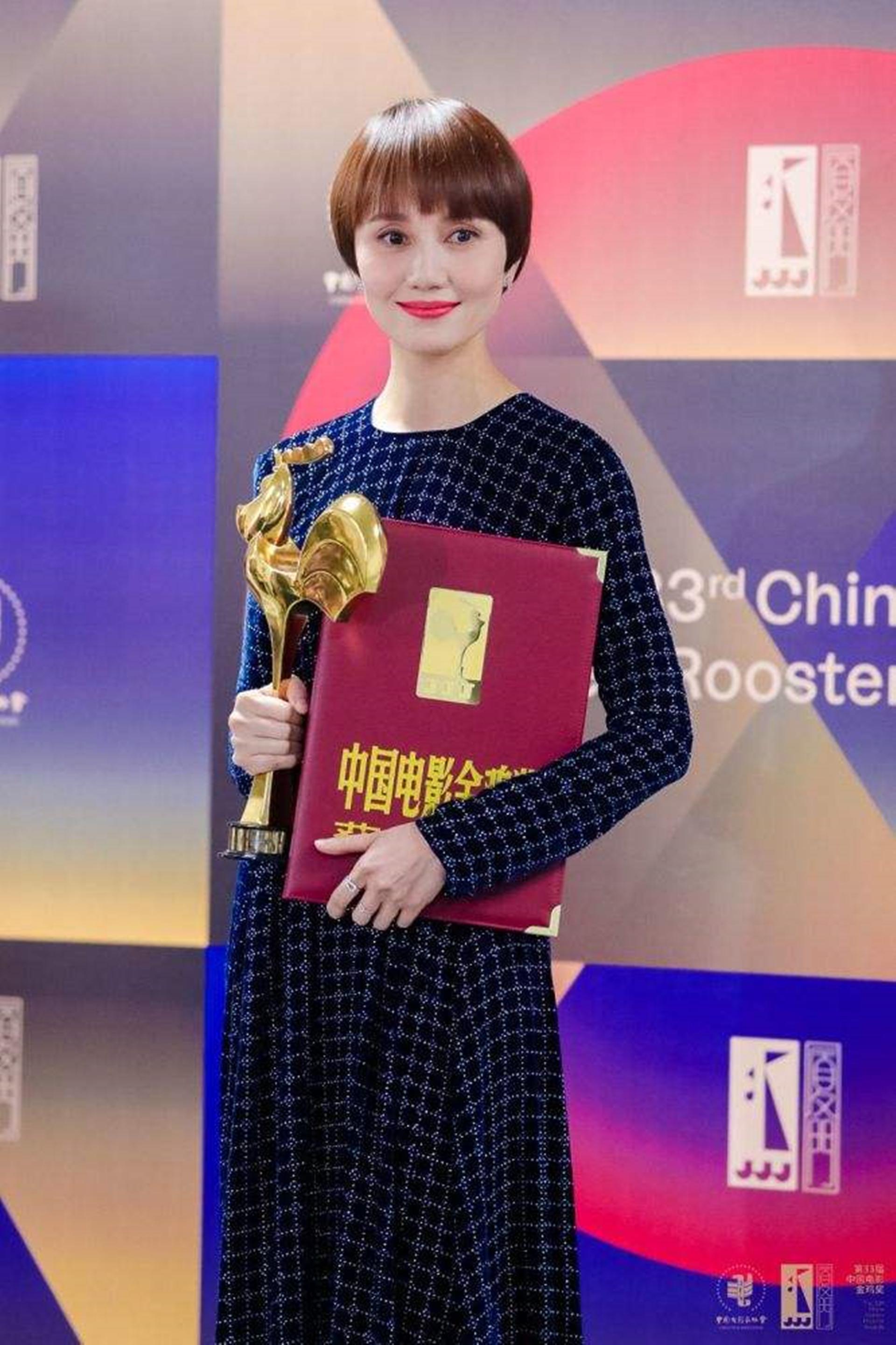 袁泉三次获金鸡奖,也曾坦言自己并没有中年危机,值得学习