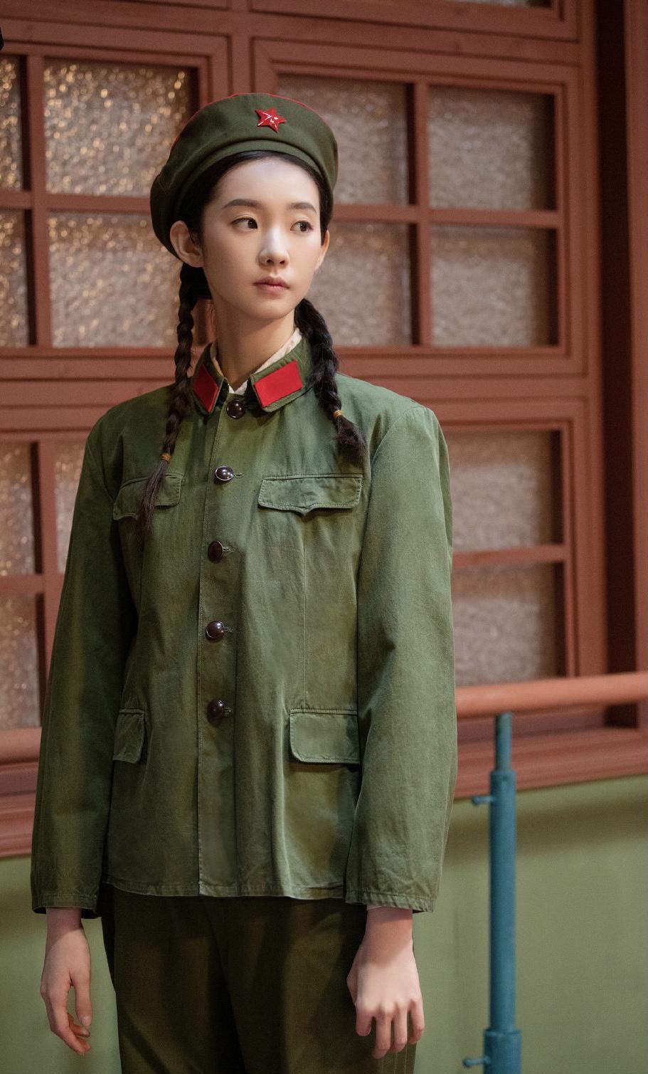 颜值不输刘亦菲一支舞惊艳无数网友演芳华军装造型上热搜