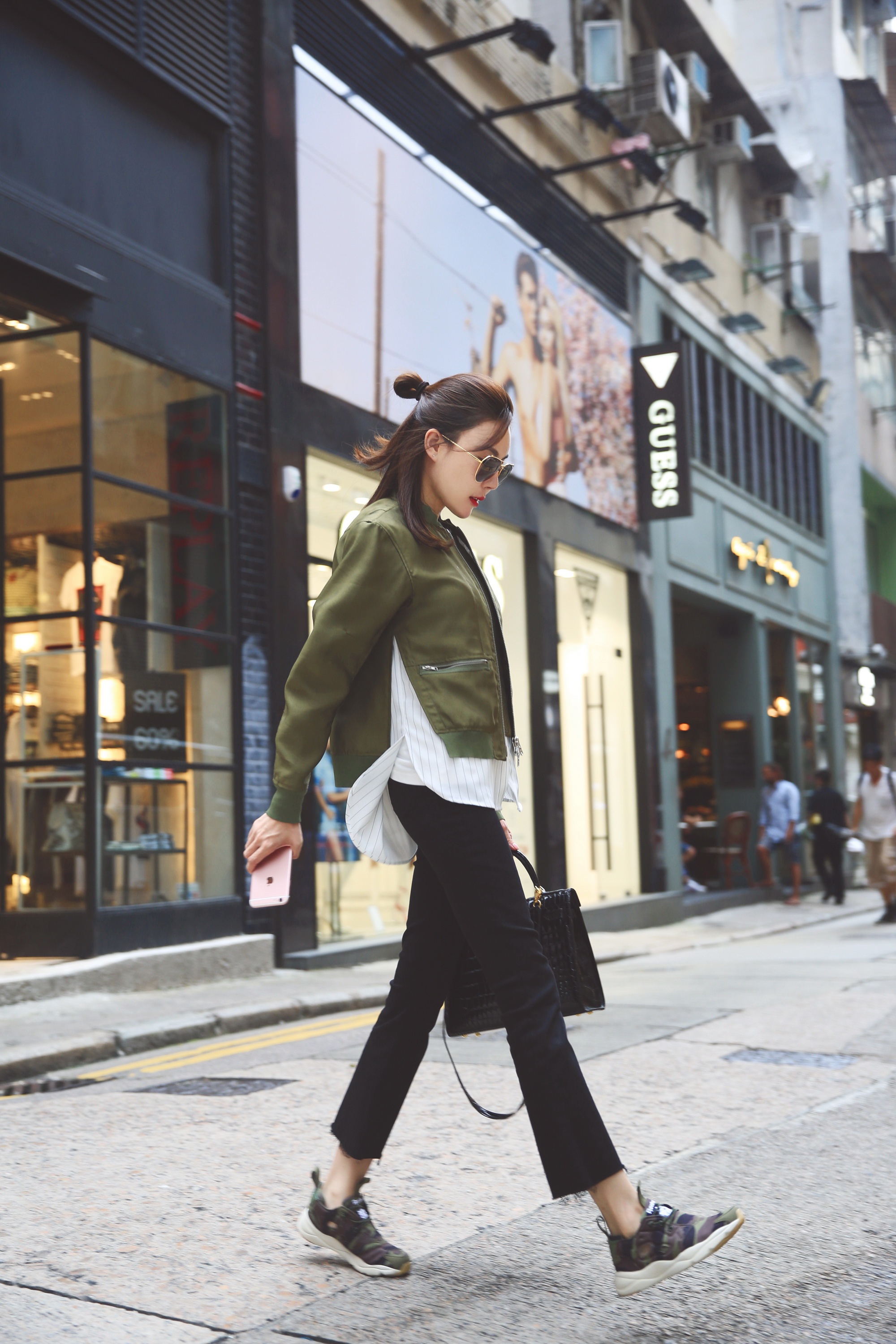 [外套]时尚女装夹克上衣外套,军绿美女街拍