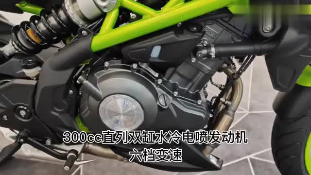 贝纳利专卖店实拍,最新款黄龙300,这是一款比较火热的街车