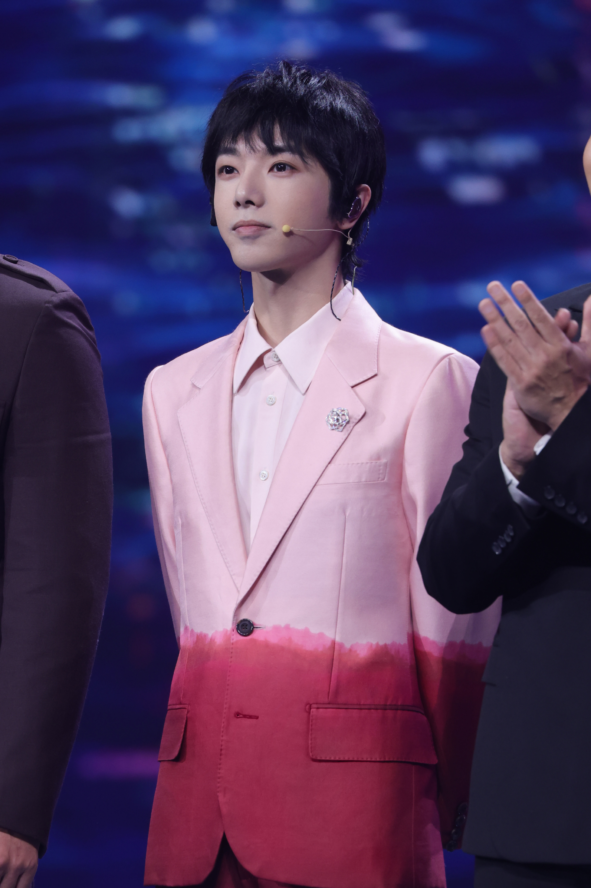 华晨宇出席大湾区中秋晚会，演唱《东方之珠》《起跑线》经典歌曲休闲区蓝鸢梦想 - Www.slyday.coM