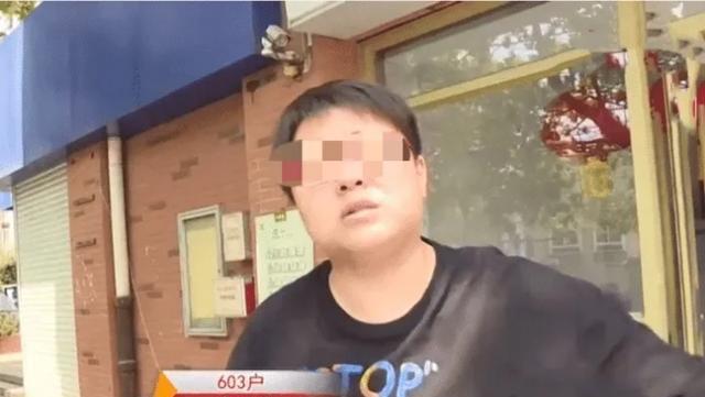 邻居门口装监控,女子怀疑被拍反遭怒怼:先管好你自己!休闲区蓝鸢梦想 - Www.slyday.coM 邻居门口装监控,女子怀疑被拍反遭怒怼:先管好你自己!休闲区蓝鸢梦想 - Www.slyday.coM