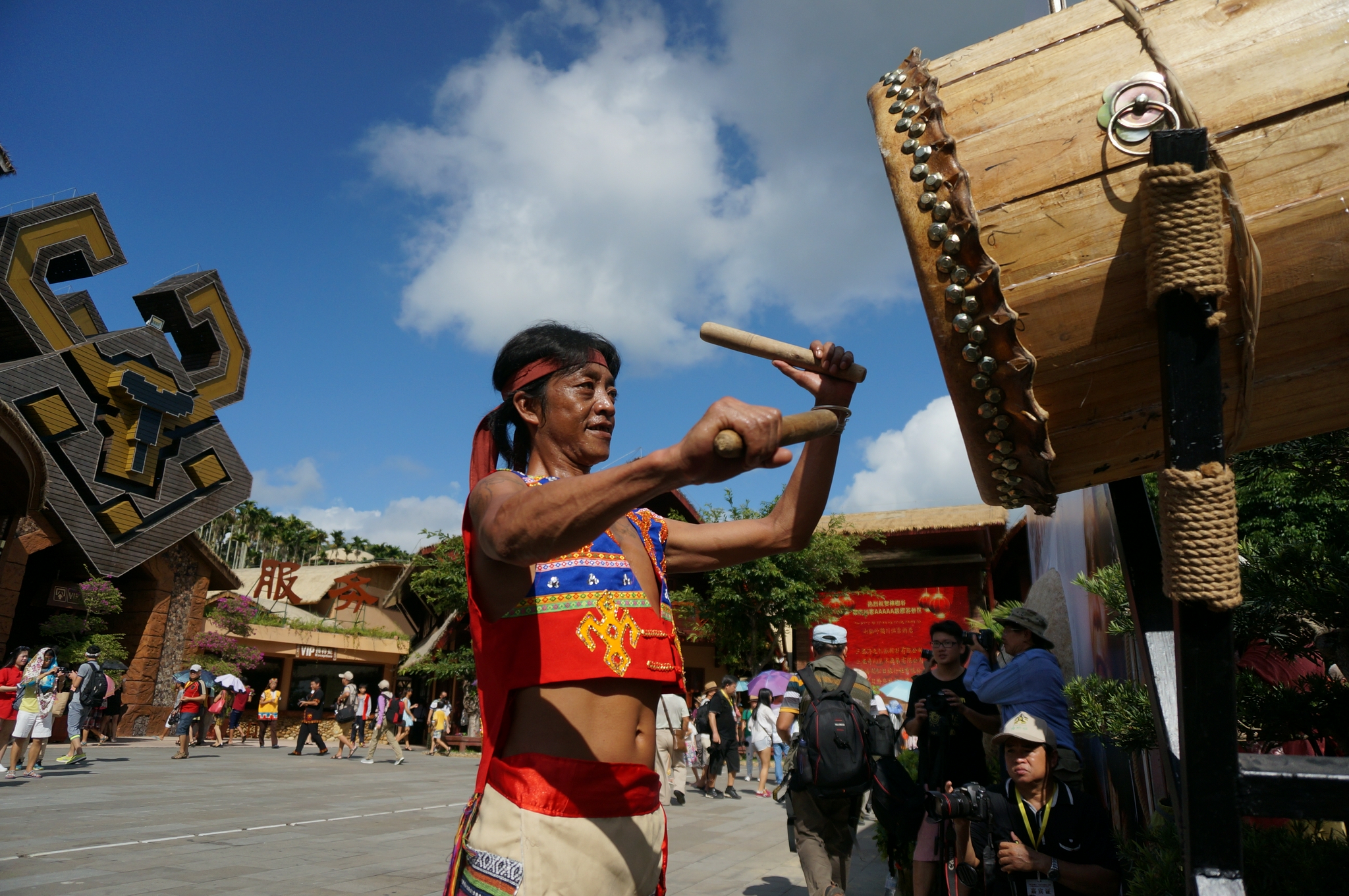 走进槟榔谷了解海南黎苗族人文风俗感受浓郁的演出表演